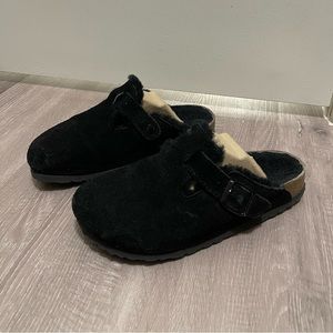 Women’s Black Cozy Birkenstock’s. Size 38